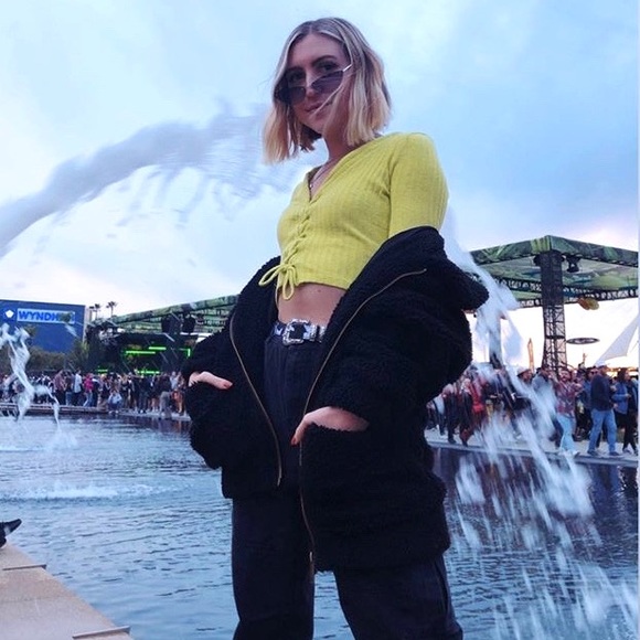 Meet your posher! - Picture 3 of 8